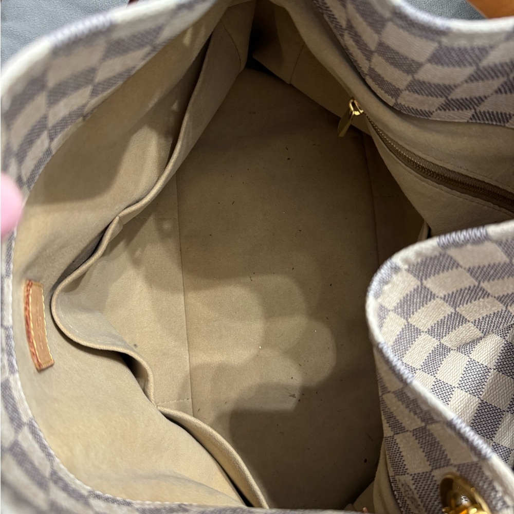 Authentic Louis Vuitton Artsy Damier Azur MM - Picture 5 of 15